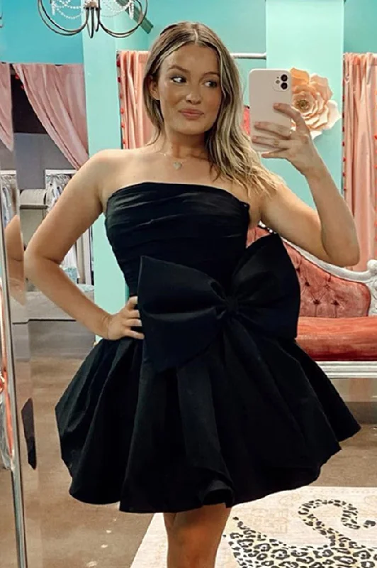 Black Strapless A-line Satin Homecoming Dress with Bow Halter Neckline Beach